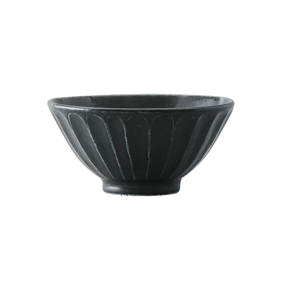 灰マット黒削ぎ型令和茶碗（カット3）
